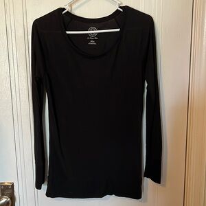 Used Authentic American Heritage So Brand Women’s Long Skinny Sleeve T-Shirt.